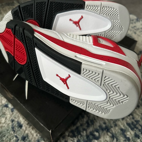 Jordan 4 Retro Red Cement (GS) size 7 - Picture 4 of 6